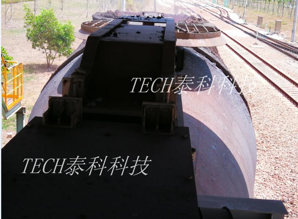 車載機(jī)械式魚(yú)雷罐加蓋裝置